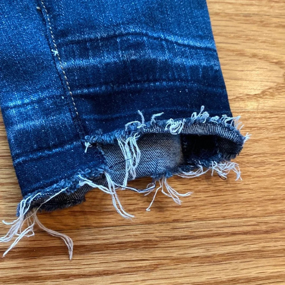 DL1961 Chloe Denim Jeans Preston Wash Raw Distressed Released Hem Like New 10 - Picture 7 of 12